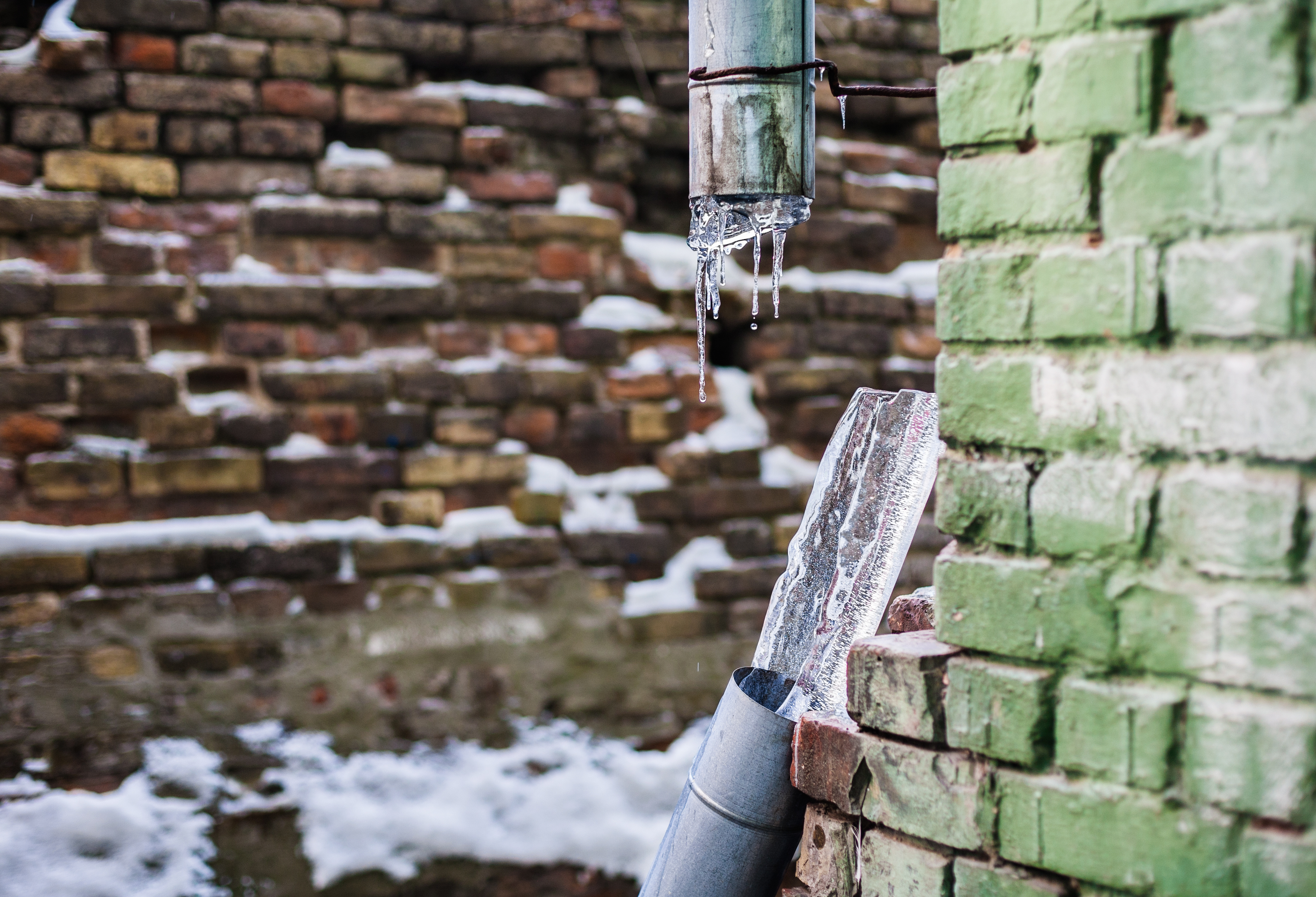 Frozen Pipe Water Losses: Mechanisms and Characteristics