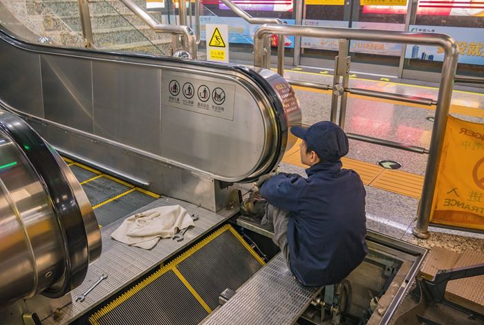 FTIR Analysis Identifies Cause of Escalator Failure